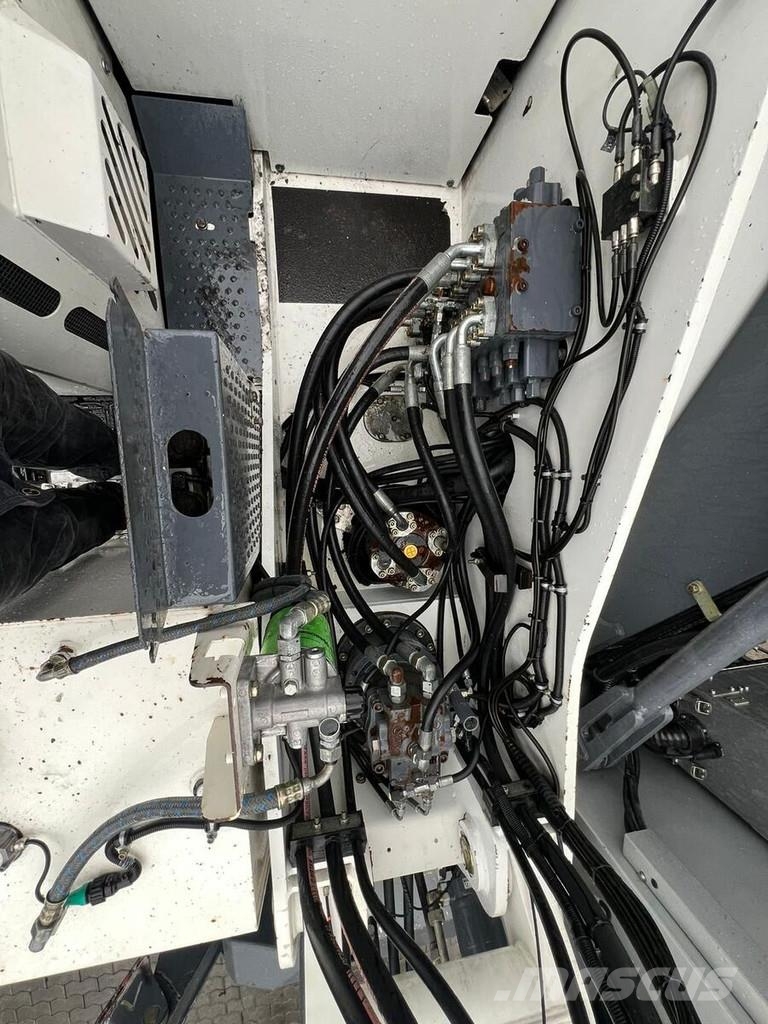Fuchs MHL 320 工业挖掘机