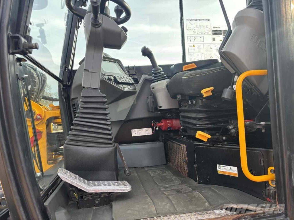 JCB 110W Pothole Pro Tab Колёсные экскаваторы
