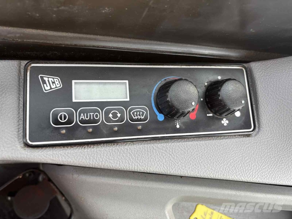 JCB 110W Pothole Pro Tab Колёсные экскаваторы
