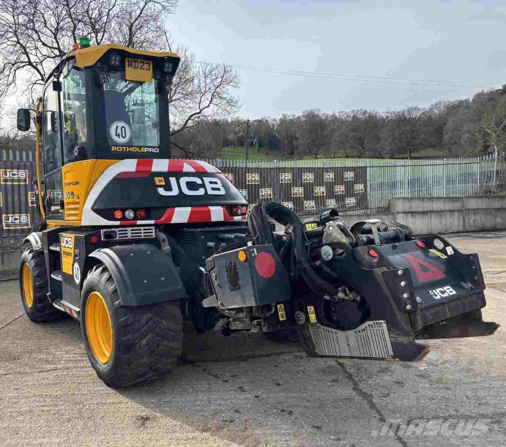 JCB 110W Pothole Pro Tab Колёсные экскаваторы