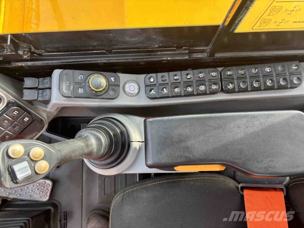JCB 110W Pothole Pro Tab Колёсные экскаваторы