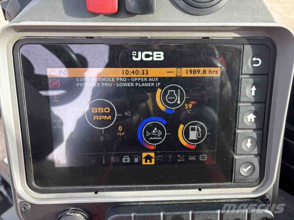 JCB 110W Pothole Pro Tab Колёсные экскаваторы