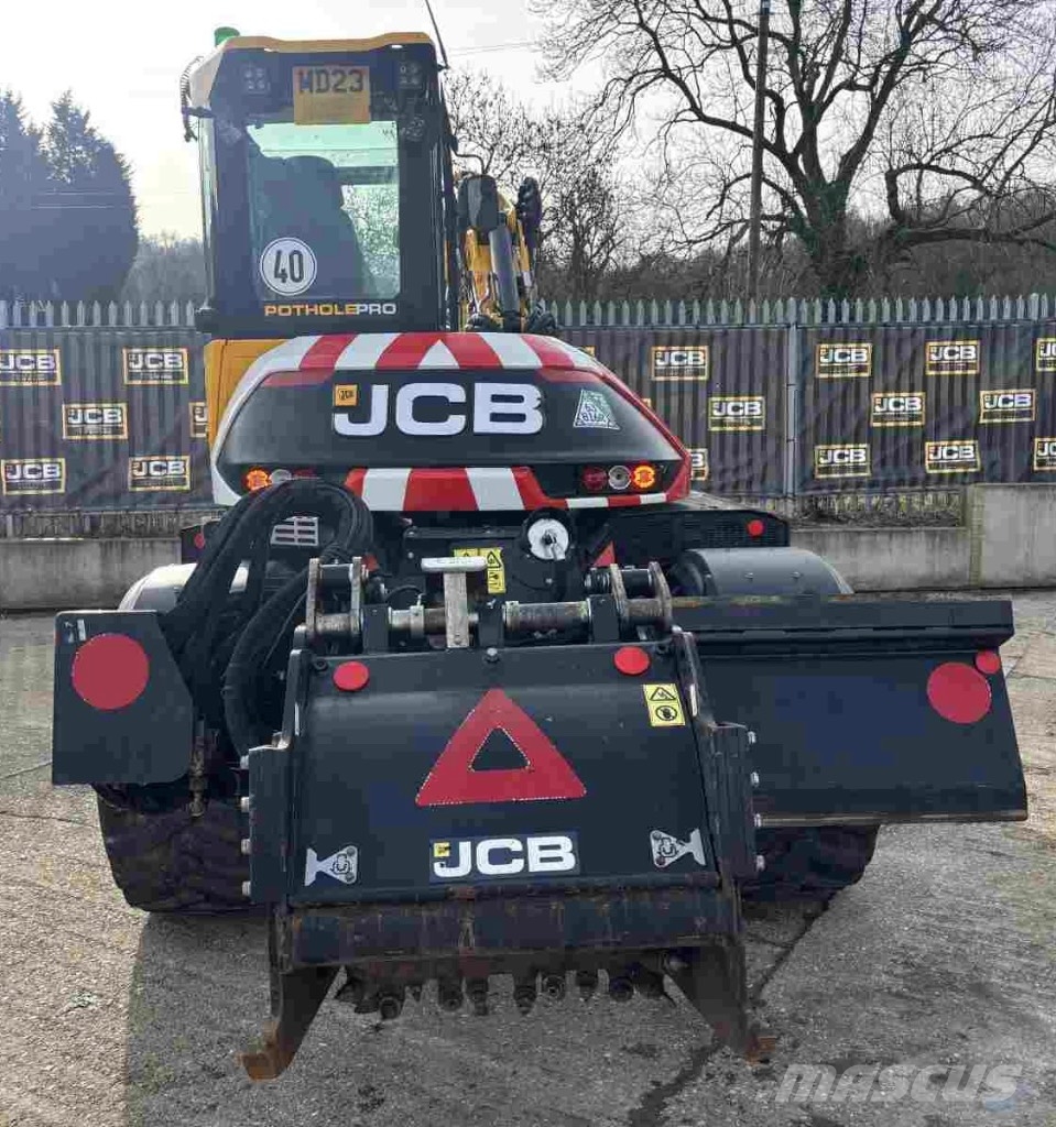 JCB 110W Pothole Pro Tab Колёсные экскаваторы