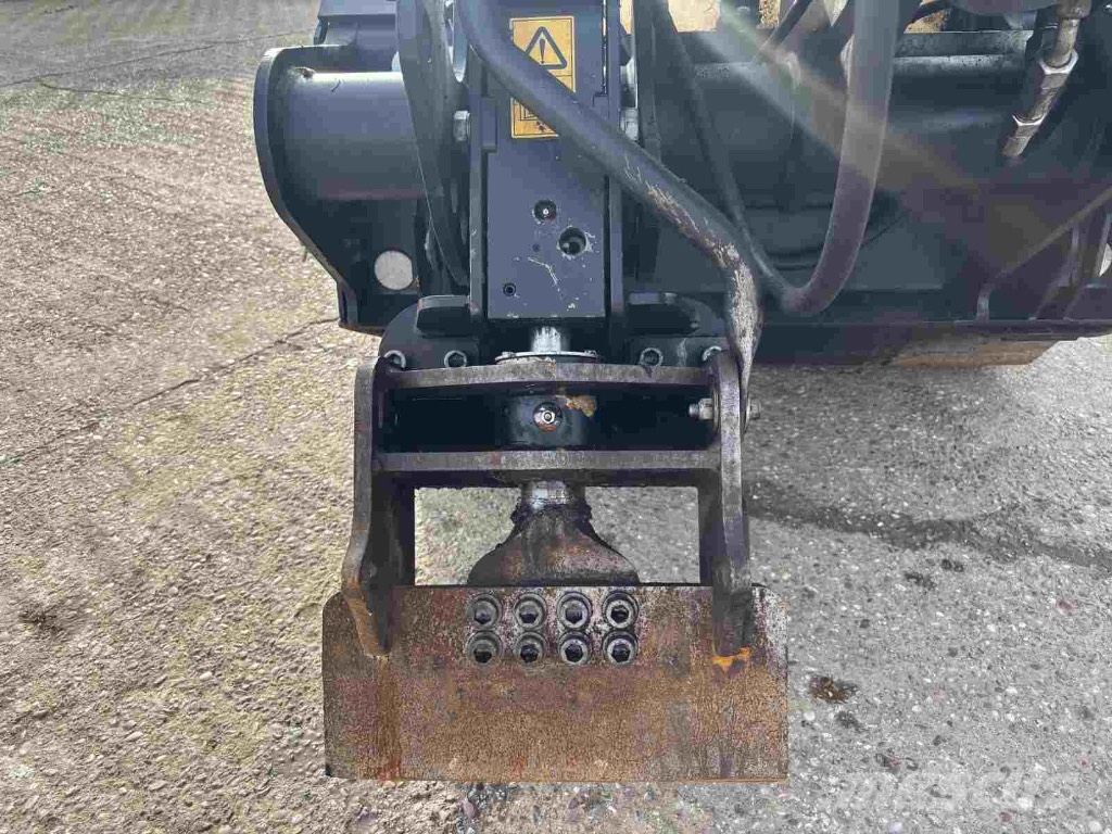 JCB 110W Pothole Pro Tab Колёсные экскаваторы