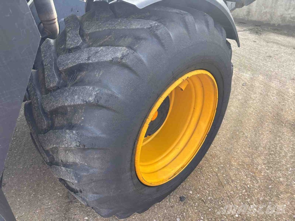 JCB 110W Pothole Pro Tab Колёсные экскаваторы