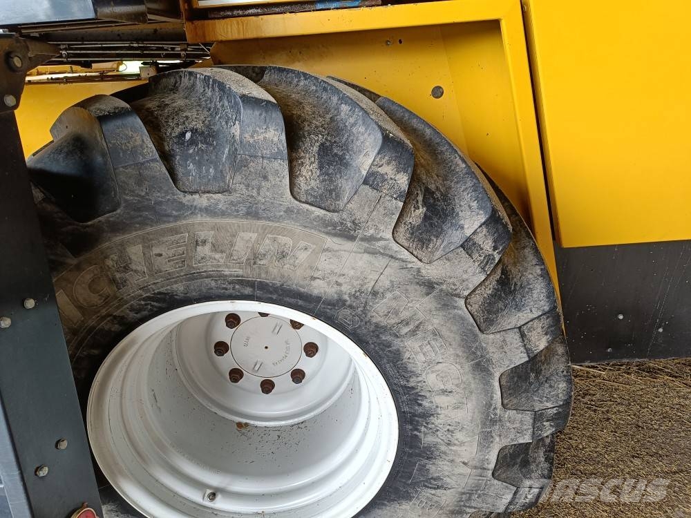 Sampo 2065 Turbo Hydro 4X4 حصادات