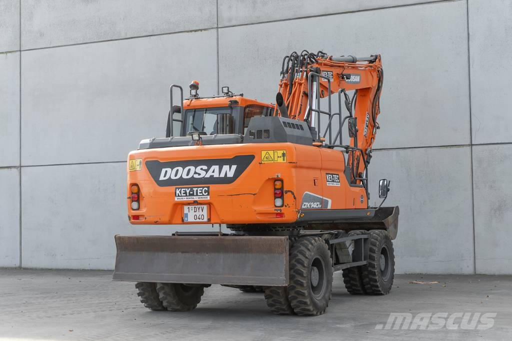 Doosan DX 140 W Gravemaskiner på hjul