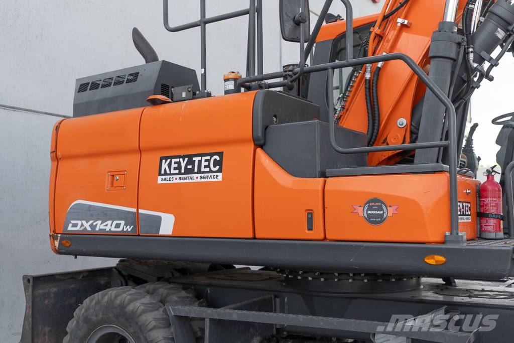 Doosan DX 140 W Gravemaskiner på hjul