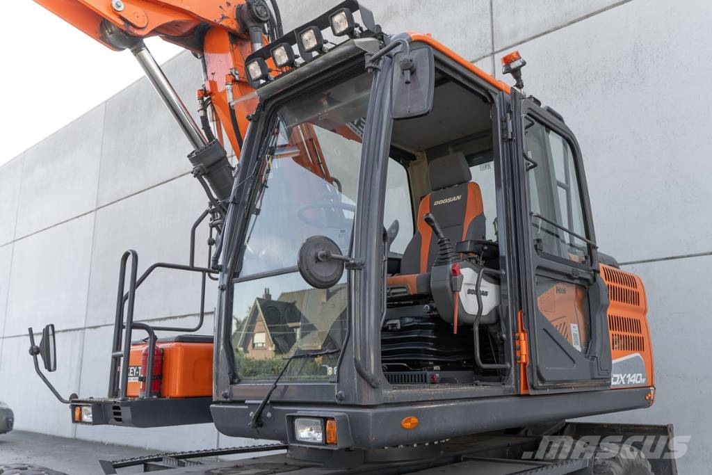 Doosan DX 140 W Gravemaskiner på hjul
