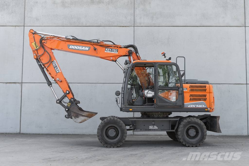 Doosan DX 140 W Gravemaskiner på hjul