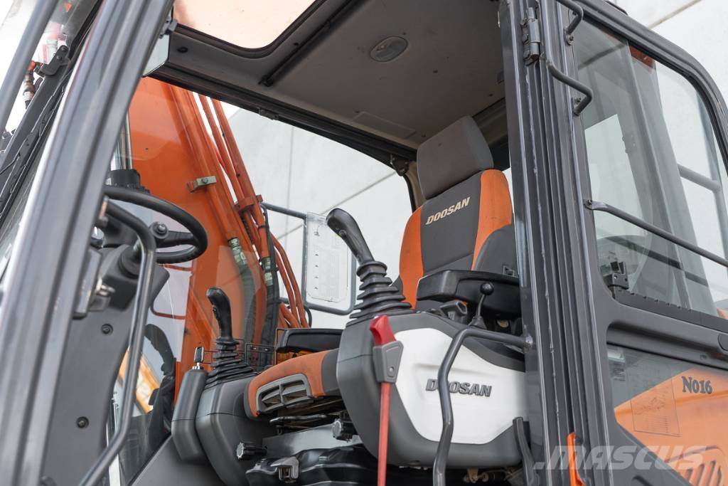 Doosan DX 140 W Gravemaskiner på hjul