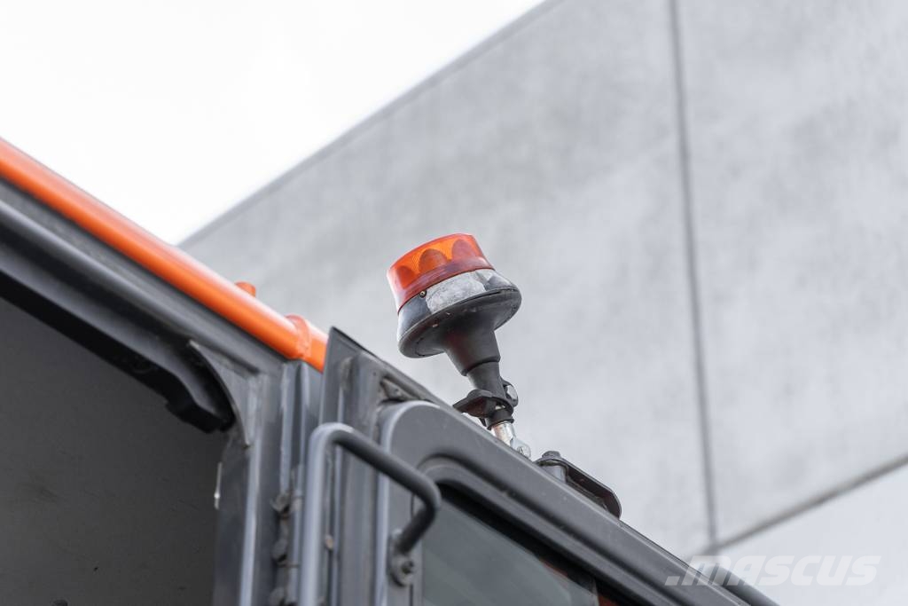 Doosan DX 140 W Gravemaskiner på hjul