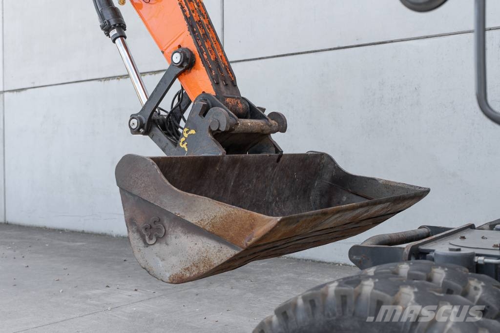 Doosan DX 140 W Gravemaskiner på hjul