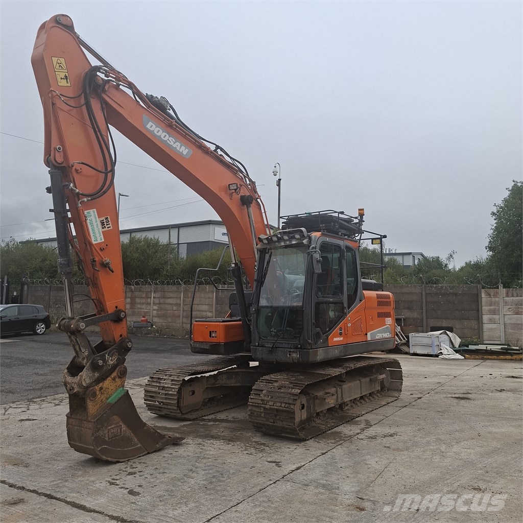 Doosan DX 140 LC Raupenbagger