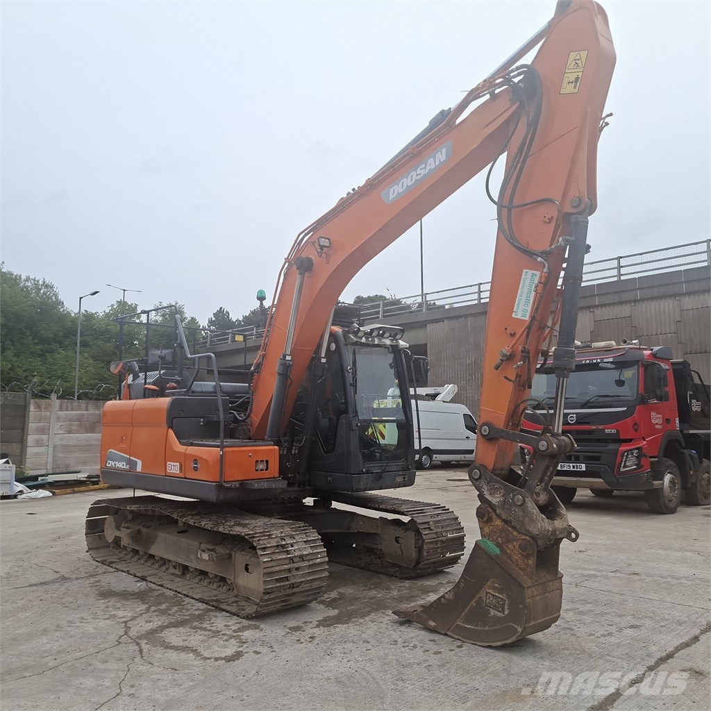 Doosan DX 140 LC Raupenbagger
