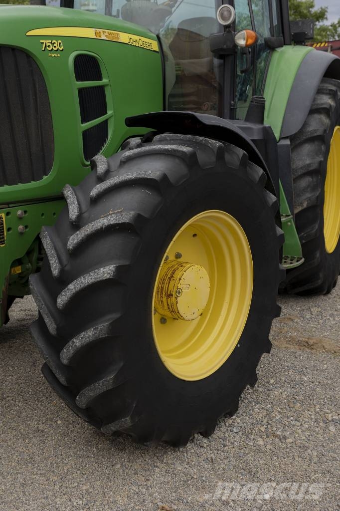 John Deere 7530 AP Traktori