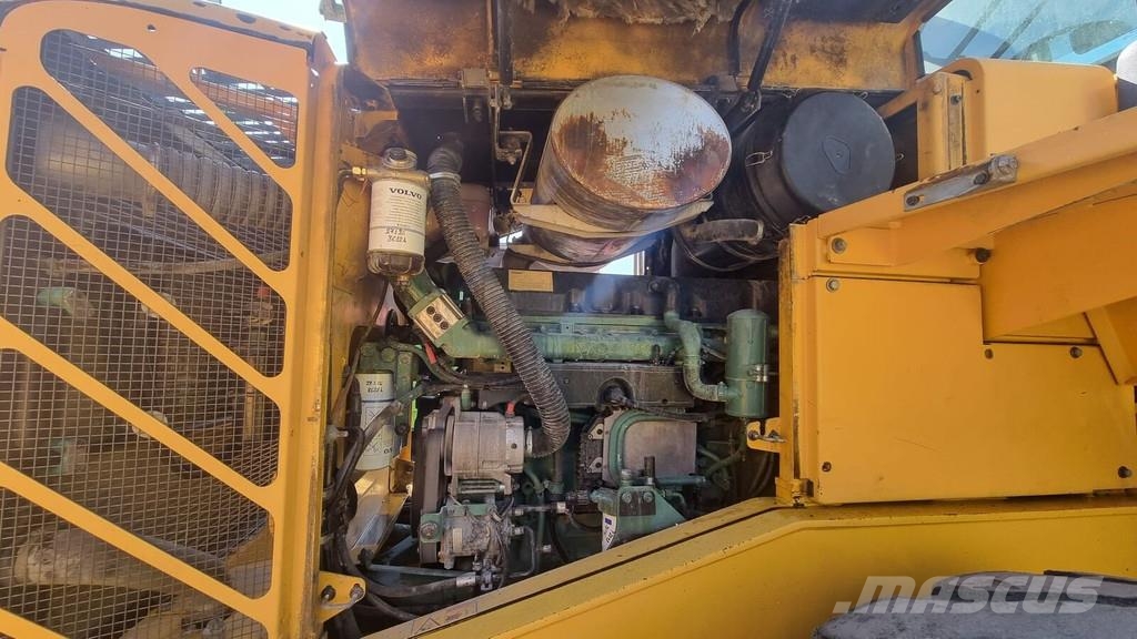 Volvo L 150 E لوادر بعجل