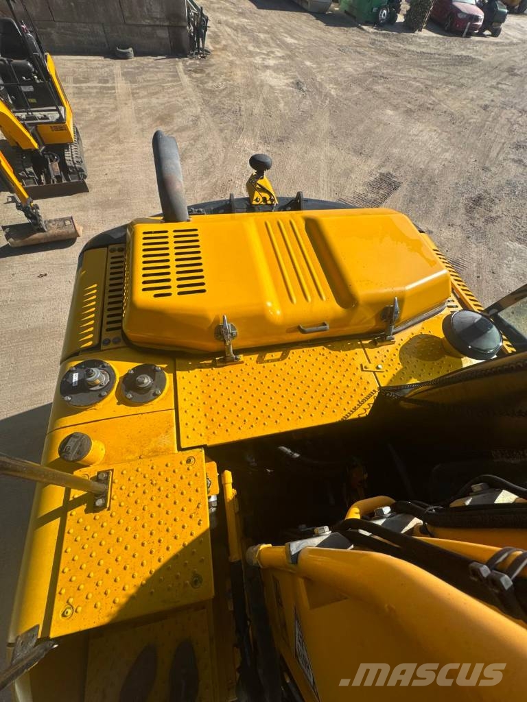 JCB JS 130 LC حفارات زحافة