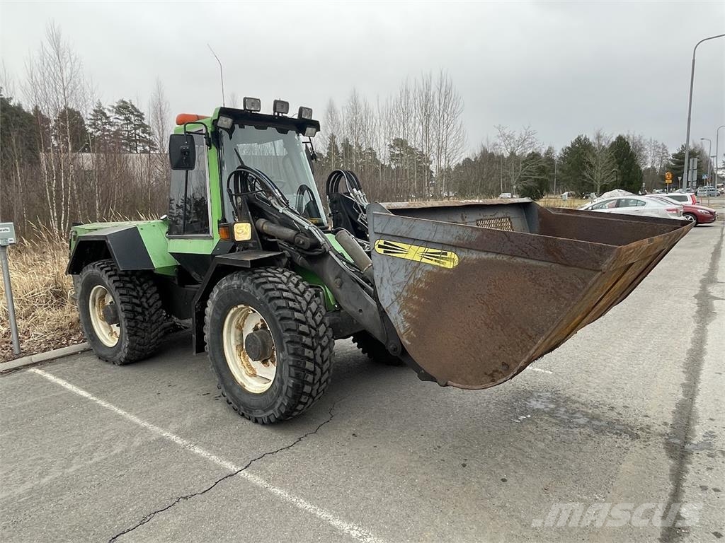 LM Trac 680 4X4 Комунални съоражения