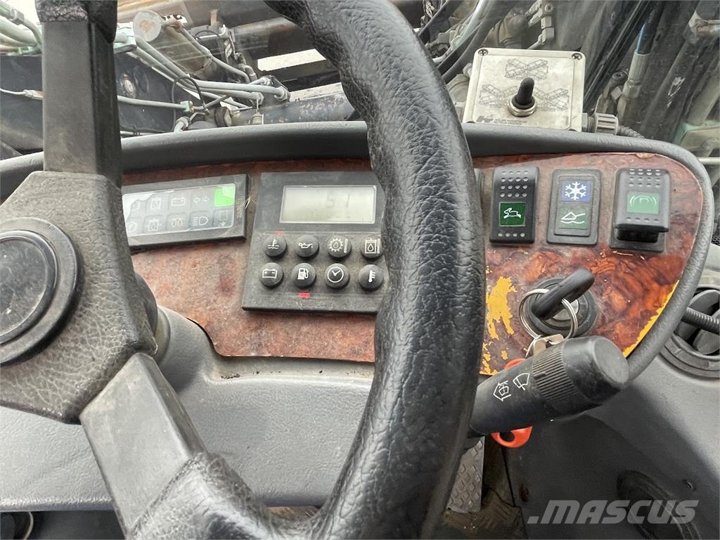 LM Trac 680 4X4 Комунални съоражения