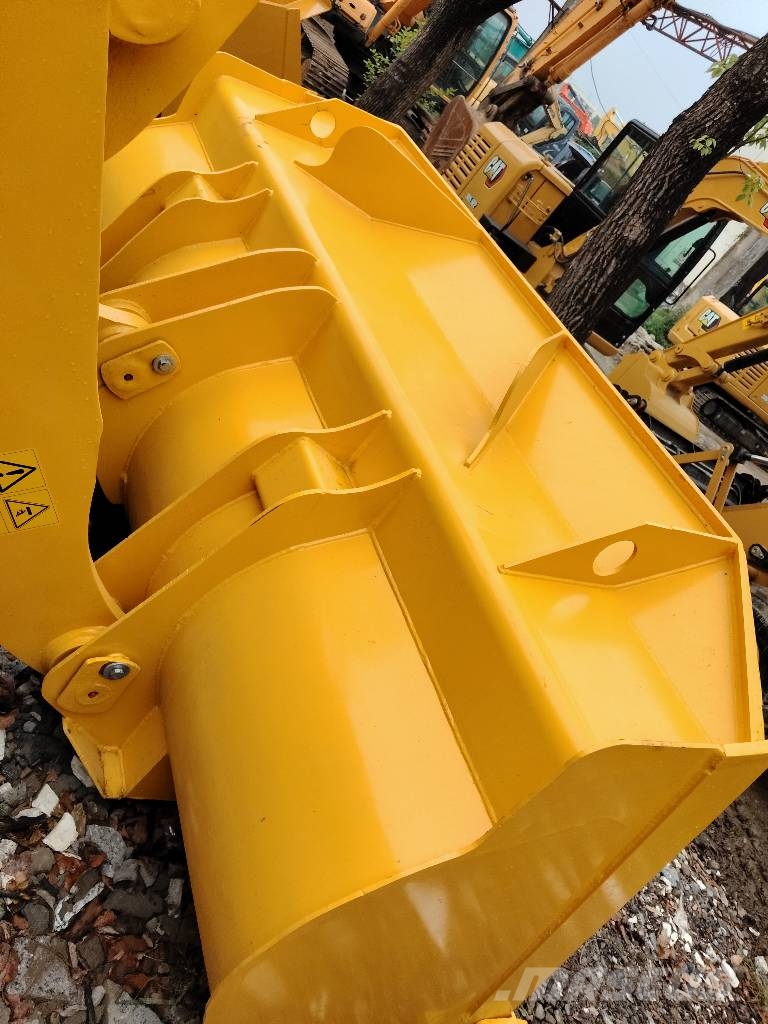 Komatsu WA 320-5 - Second Hand Excavator for Sale Ładowarki kołowe