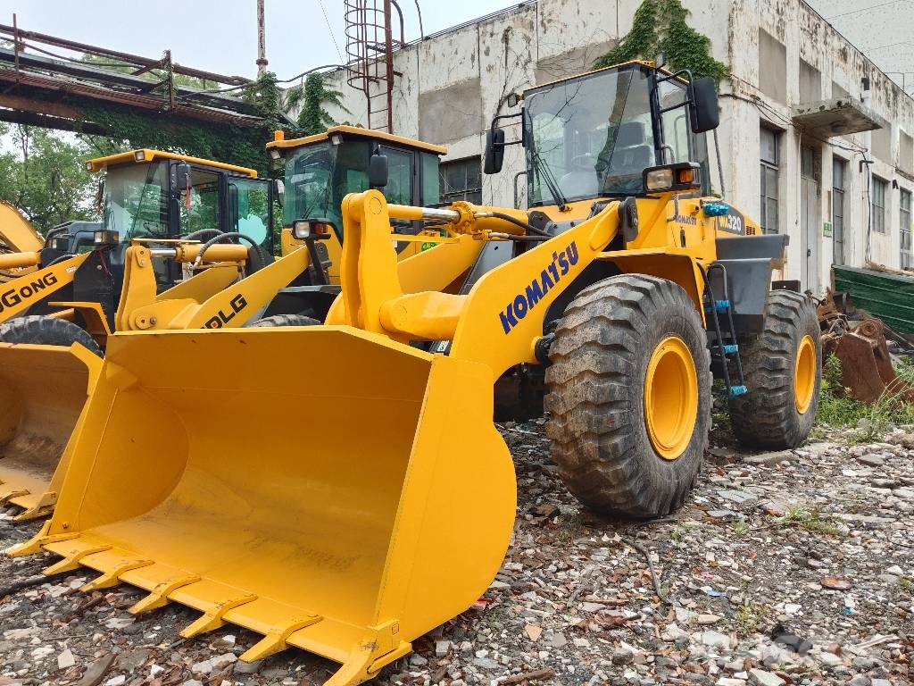 Komatsu WA 320-5 - Second Hand Excavator for Sale Ładowarki kołowe