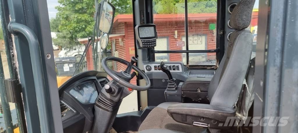 Hyundai HL 955 لوادر بعجل