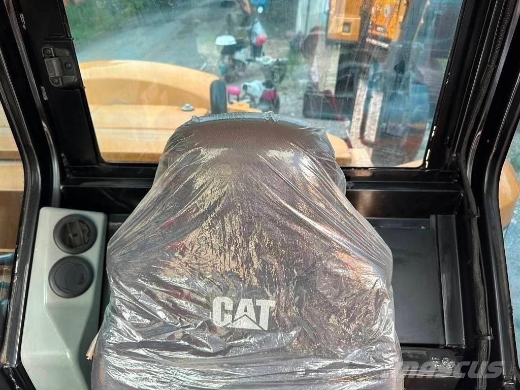 CAT 307E2 小型挖掘机