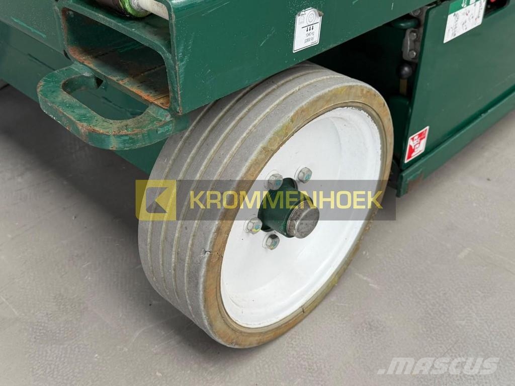 SkyJack SJ III 4626 Šķerveida pacēlāji