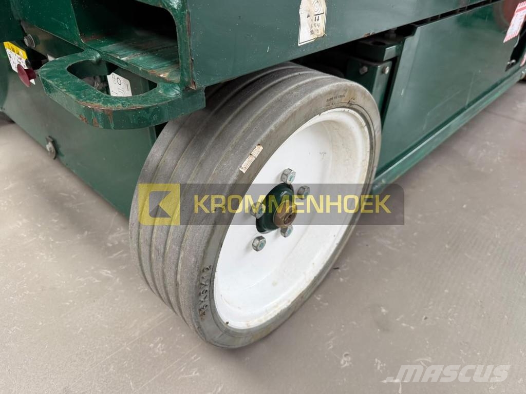 SkyJack SJ III 4626 Šķerveida pacēlāji