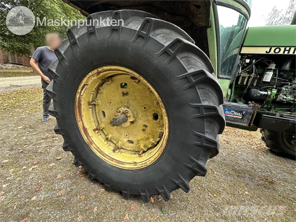 John Deere 4440 PS Hfwd Traktori