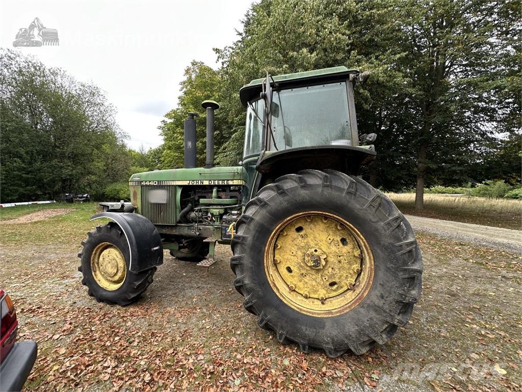 John Deere 4440 PS Hfwd Traktori