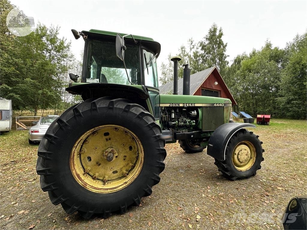 John Deere 4440 PS Hfwd Traktori