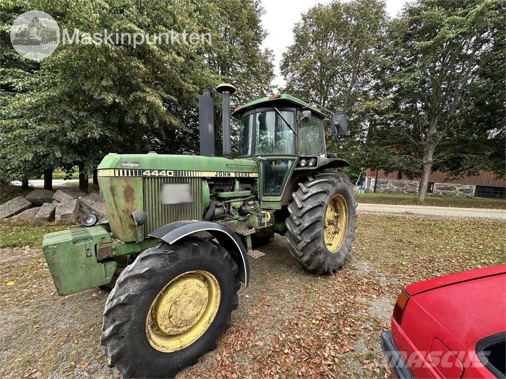 John Deere 4440 PS Hfwd Traktori
