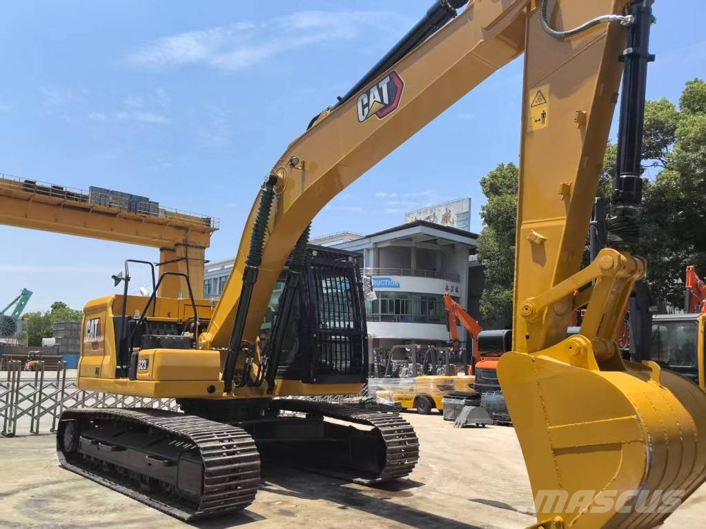 CAT 323 Vikšriniai ekskavatoriai