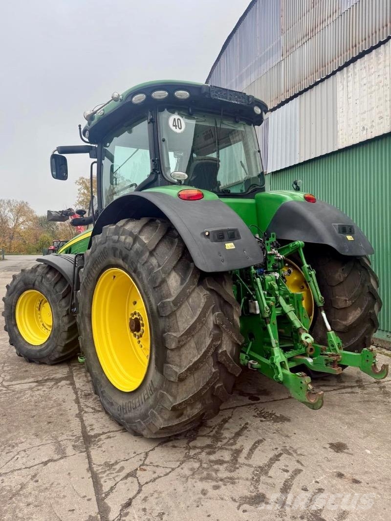 John Deere 8320R e23 Traktori