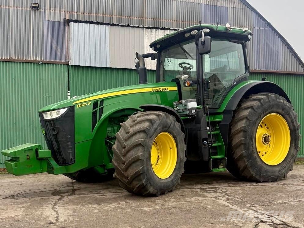 John Deere 8320R e23 Traktori