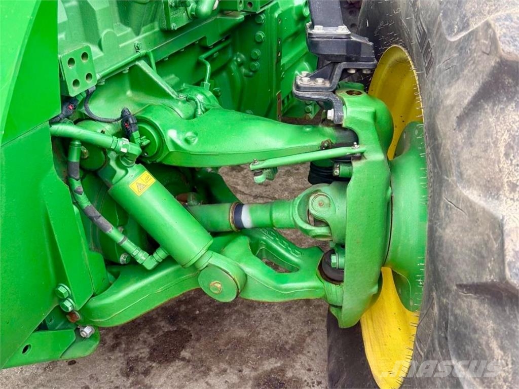 John Deere 8320R e23 Traktori