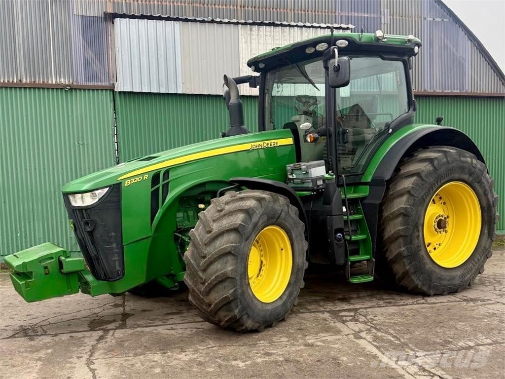 John Deere 8320R e23 Traktori