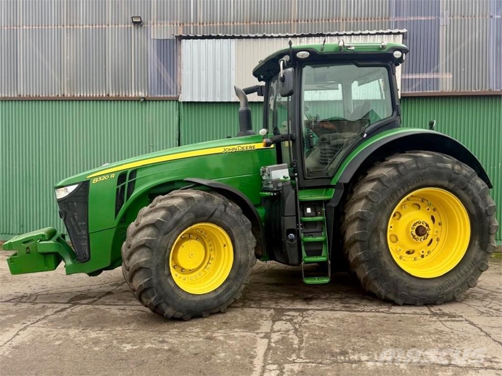 John Deere 8320R e23 Traktori