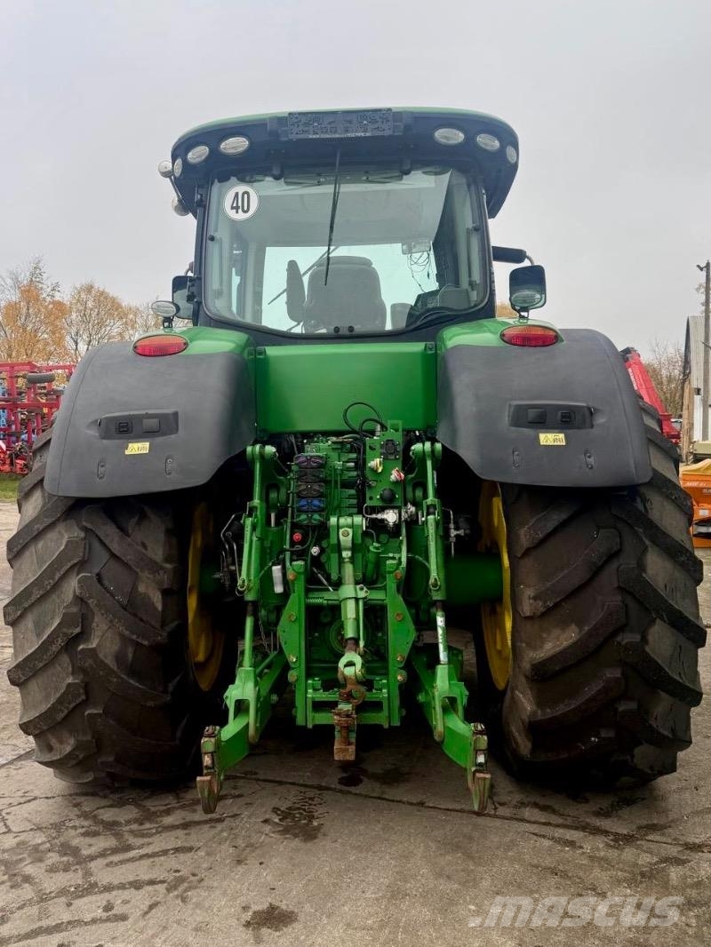 John Deere 8320R e23 Traktori