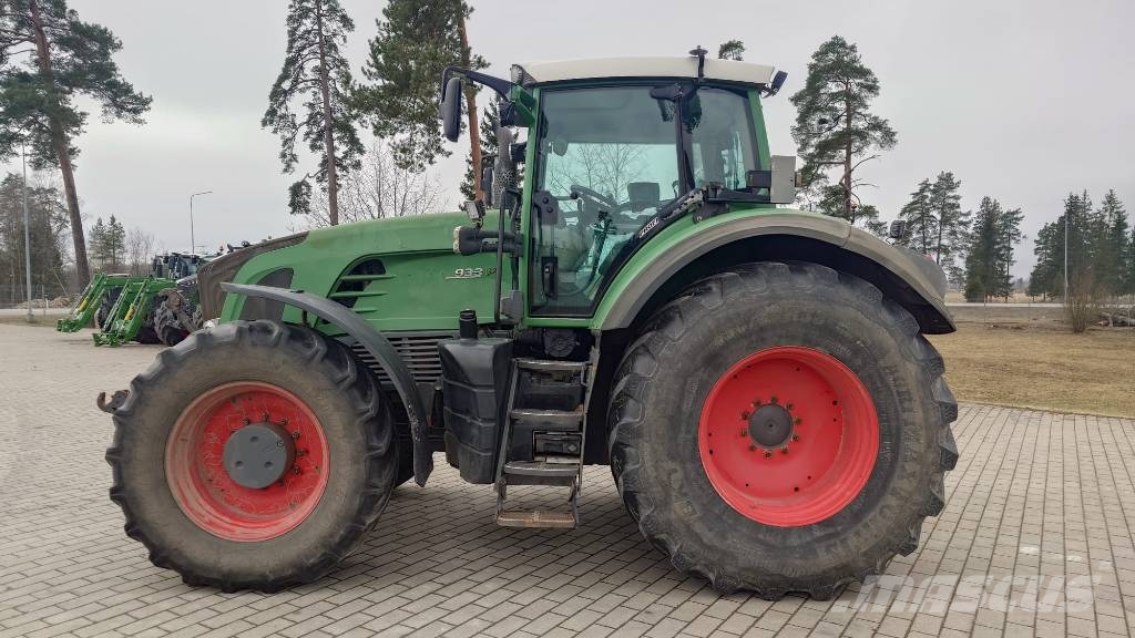 Fendt 933 Vario Tractors