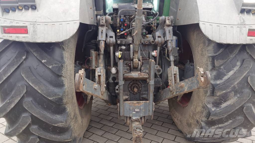 Fendt 933 Vario Tractors