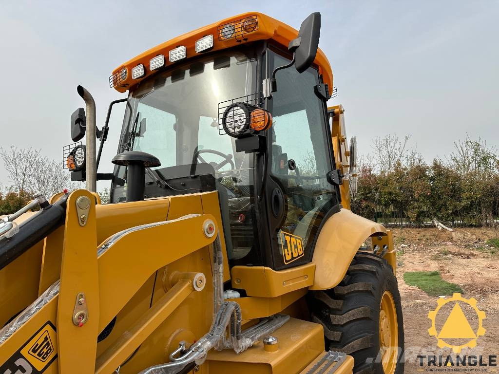 JCB 3 CX Ekskavatori-iekrāvēji