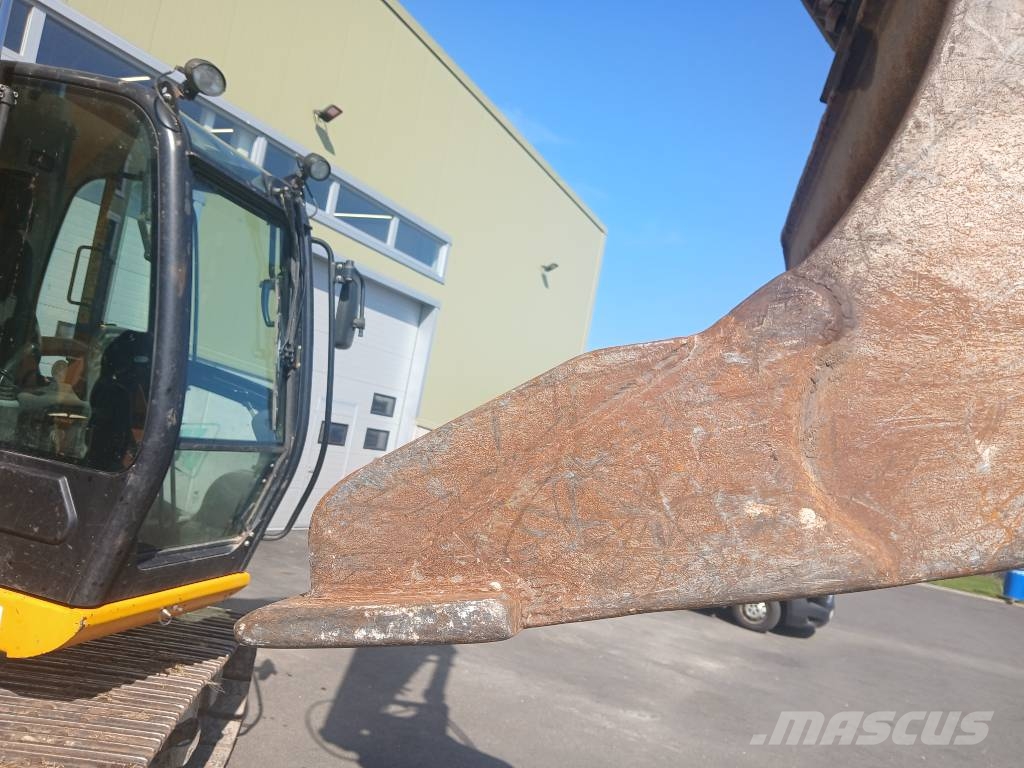 JCB JS 200 LC Excavadoras sobre orugas