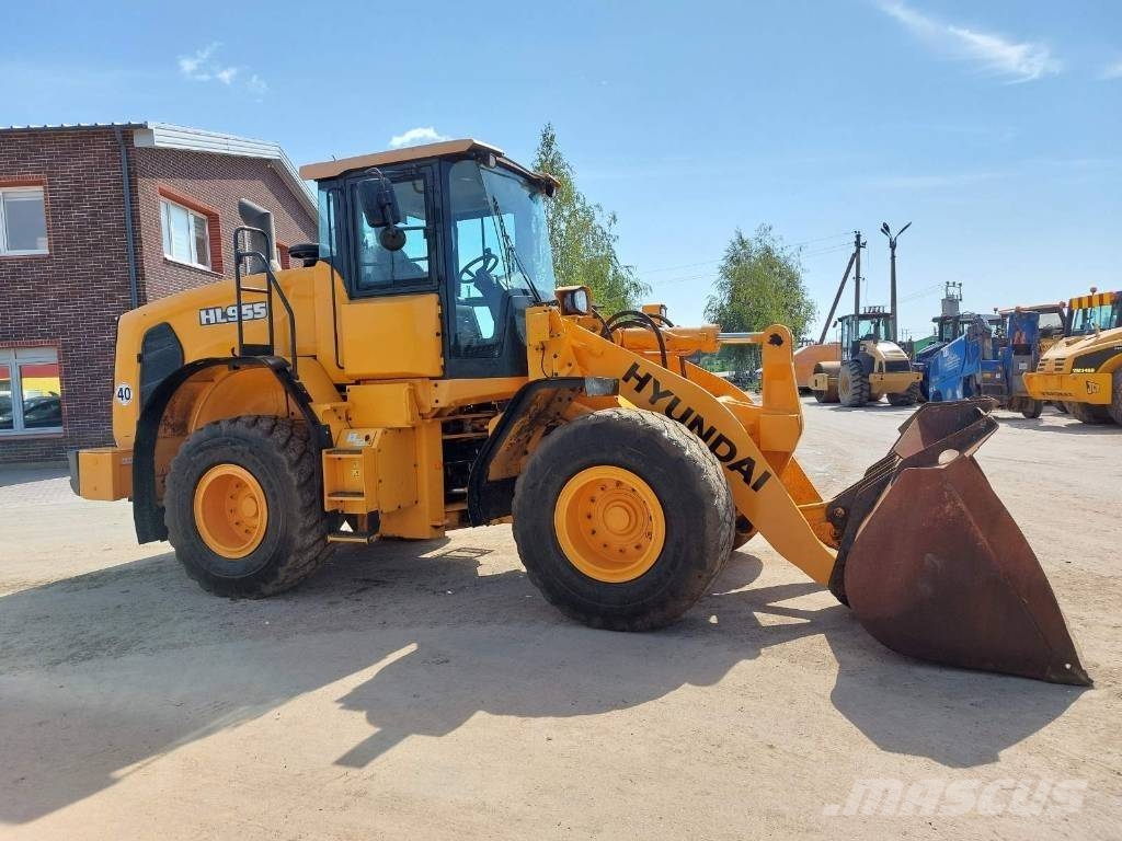 Hyundai HL 955 لوادر بعجل