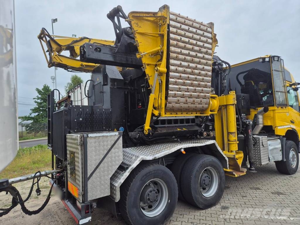 Volvo FMX540 6x6 / 34 tho. km/ WUST SMC-812 wood chipper ماكينات تقطيع أخشاب الحراجة