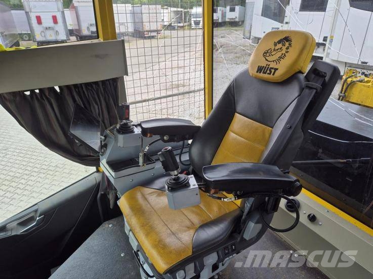 Volvo FMX540 6x6 / 34 tho. km/ WUST SMC-812 wood chipper ماكينات تقطيع أخشاب الحراجة