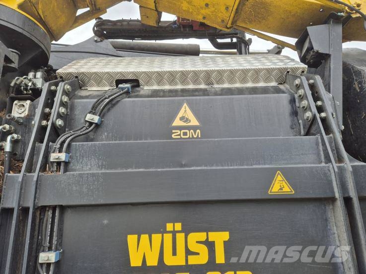 Volvo FMX540 6x6 / 34 tho. km/ WUST SMC-812 wood chipper ماكينات تقطيع أخشاب الحراجة
