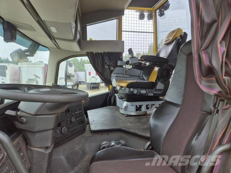 Volvo FMX540 6x6 / 34 tho. km/ WUST SMC-812 wood chipper ماكينات تقطيع أخشاب الحراجة